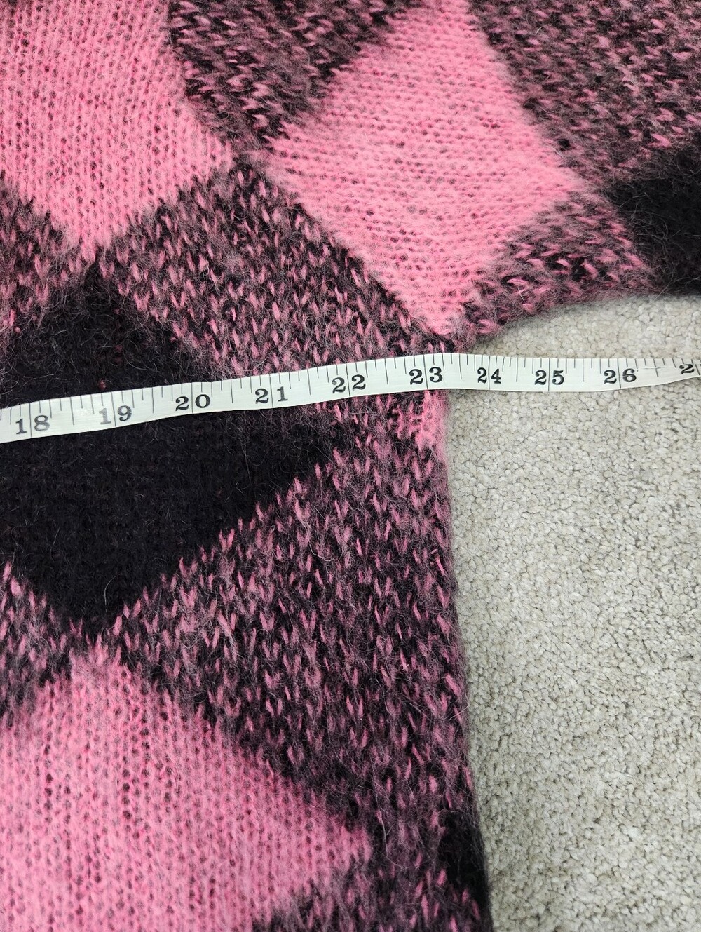 ASO Emily In Paris & Taylor Swift Pink Black Plaid Sweater Oversized Fits Small - Picture 9 of 15